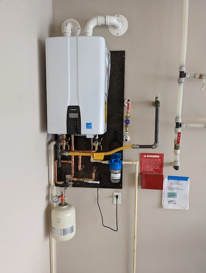 Professional plumber installing copper piping in a Casa de Oro-Mount Helix home